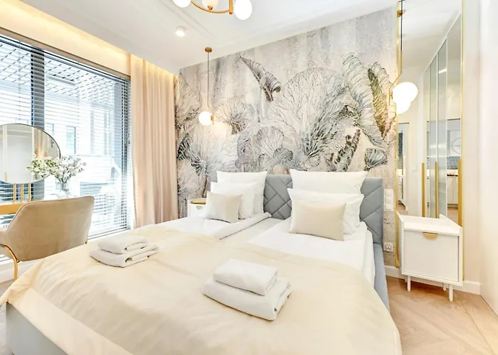 Alqueen - Old Town Granaria Apartment